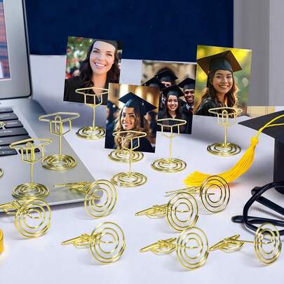毕业帽桌号牌架，毕业帽展示夹，多功能金色毕业帽名片夹和便签夹，适用于毕业派对、婚礼、生日派对 - 多功能照片/图像/名片桌面展示架，带稳固底座，优雅的毕业帽造型中心装饰