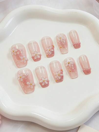 10片短款棺材形美甲贴片，手工制作，樱花粉渐变3D小花银色闪粉珍珠装饰，适合春季、情人节、母亲节、毕业典礼、派对等场合，优雅甜美，可重复使用，附赠指甲锉和果冻胶