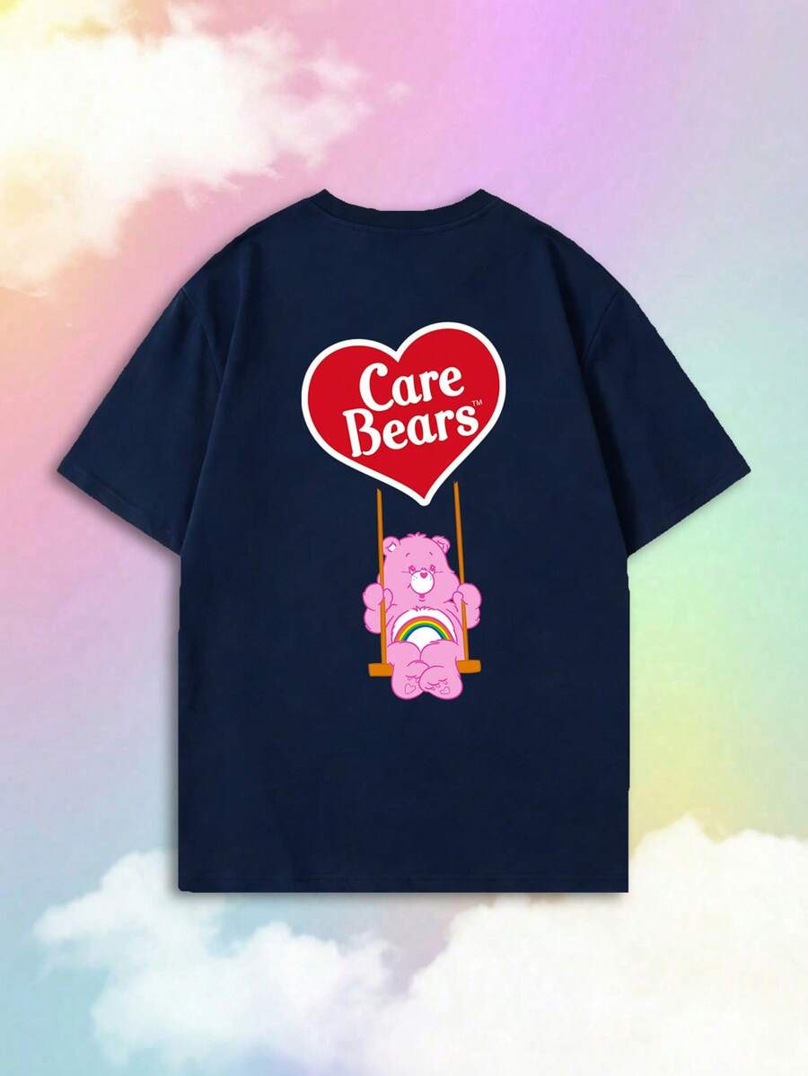 SHEIN | Care Bears Áo thun nữ tay ngắn mùa hè cổ điển hình gấu hồng hoạt hình, họa tiết trái tim tương phản trước và sau, sự kết hợp giữa phong cách retro Mỹ và thẩm mỹ thiên niên kỷ Y2K, hoàn hảo cho việc phối đồ nhiều lớp, phù hợp cho các buổi hẹn hò, chụp ảnh đường phố, cuộc sống học đường, dã ngoại mùa hè, kỳ nghỉ hàng ngày, các bữa tiệc retro, mua sắm và hơn thế nữa. Một chiếc áo tay ngắn không thể thiếu cho trang phục phong cách retro Mỹ. - Màu xanh hải quân - Xem 1