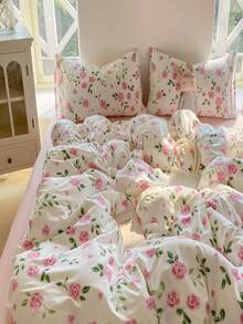 Bộ chăn ga gối họa tiết hoa tím hồng 3 món, bao gồm 1 vỏ chăn cỡ Queen, 1 vỏ chăn mềm có bèo nhún, 2 vỏ gối (không kèm ruột gối). - Màu Hồng baby - Xem 1