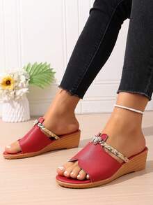 Summer New Red Wedge Sandals For Women, Fashion Slip-On Mules With Woven Colorful Ropes, Rhinestone Butterfly Decor, Comfortable Non-Slip Mid-Heel Slides, Suitable For Beach, Home Wear - Red - View 5