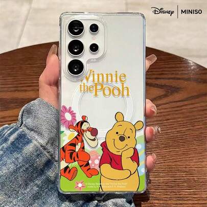 Miniso Funda de teléfono transparente y magnética a prueba de golpes de Disney Winnie The Pooh y Tigger, adecuada para Samsung S26 Ultra/S26 Edge/S26 Plus/S26/S25 Ultra/S25 Plus/S25/S25FE/S25Edge/S24Ultra/S24Plus/S24/S24FE/S23FE/S23Ultra/S23Plus/S23/S22Ultra/S22Plus/S22/A15/A16/A17/A35/A36/A37/A54/A55/A56/A57, regalo de relleno de calcetines para la novia