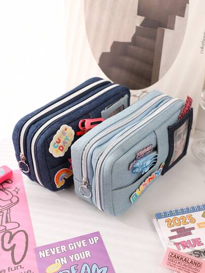 1 hộp bút hai lớp màu denim cổ điển mới, túi đựng văn phòng phẩm tối giản dung tích lớn dành cho nam và nữ học sinh, túi đựng đồ dùng văn phòng, hộp đựng dụng cụ trang điểm, phụ kiện bàn làm việc chất lượng cao, quà tặng ngày Valentine, đồ dùng học tập, vật dụng cần thiết cho năm học mới.