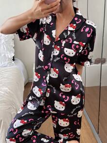 Sanrio Hello Kitty 2026 短款與長款絲綢睡衣套裝，短袖前開扣翻領蝴蝶結卡通可愛款，前開扣口袋對比包邊設計 - 黑色 - 查看 3