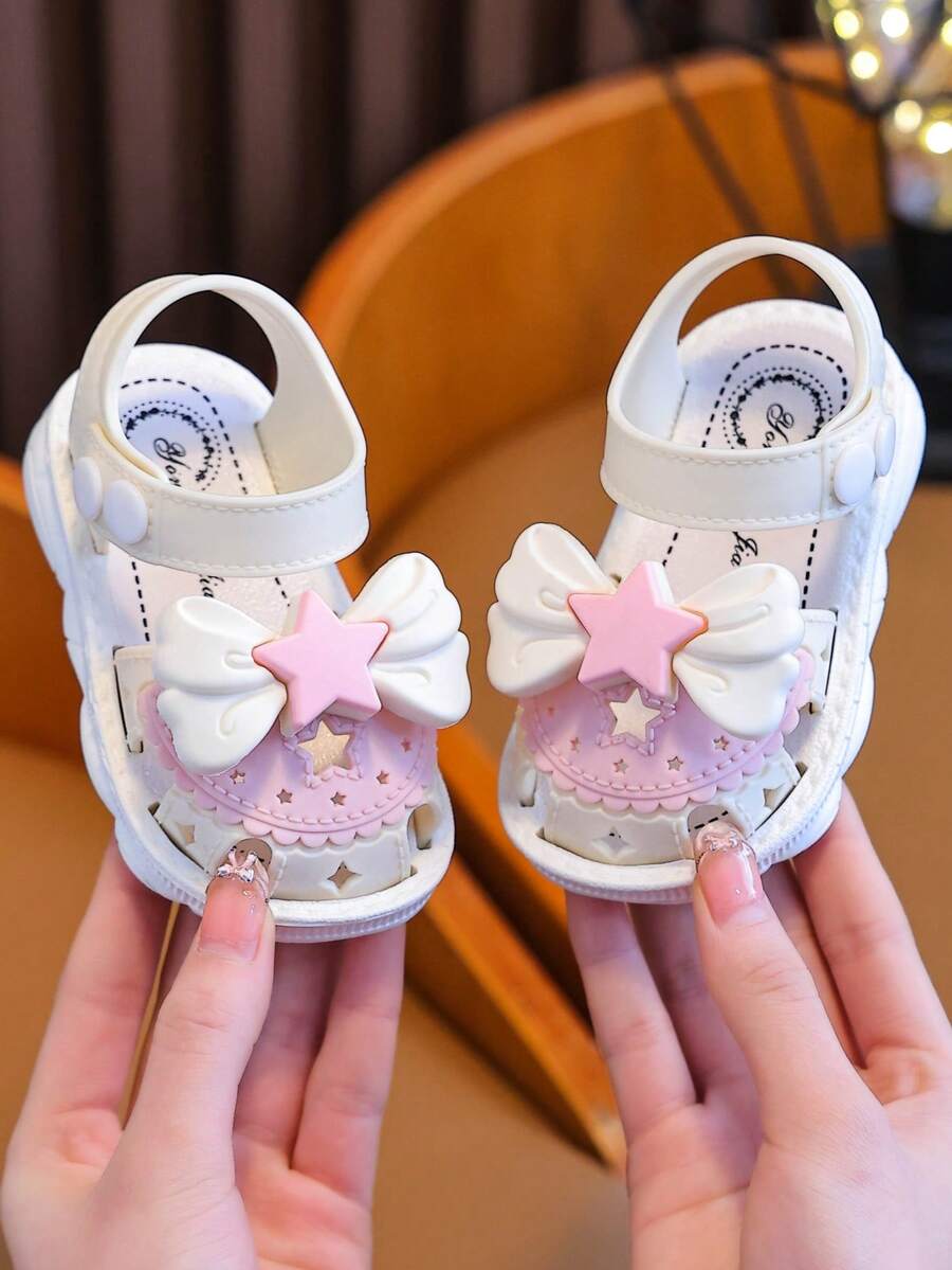 Giày sandal bít mũi mới cho bé gái năm 2026, giày công chúa, chống đá và chống va chạm, giày tập đi cho bé 1-4 tuổi, giày đi biển mùa xuân/hè. - Màu be - Xem 1