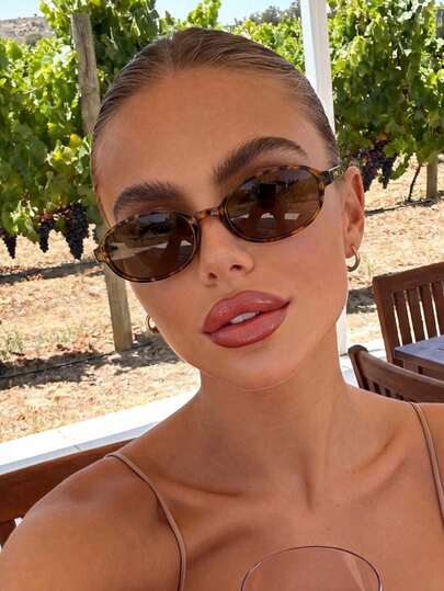 男女通用豹纹椭圆形镜框装饰眼镜，时尚眼镜，适合T台走秀、度假、户外活动、返校季、毕业季等场合。