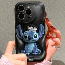 Disney Lilo & Stitch Stitch Phone Case – Plush-Style Stitch Wearing A Silver Crown On Black Wavy Background, Shockproof Protective Cover For IPhone 17, 16, 15, 14, 13, 12, And 11 Pro Models.. A Fun Gift For Family, Friends, Birthdays, Holidays, And Special Occasions. - 白色 - 查看 1