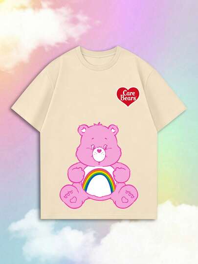 SHEIN | Care Bears Áo thun nữ tay ngắn mùa hè cổ điển in hình gấu hồng hoạt hình ôm cầu vồng vui nhộn, sự kết hợp giữa phong cách ngọt ngào nữ tính và thẩm mỹ retro Mỹ, thiết thực cho việc đi lại hàng ngày, phù hợp cho các buổi đi chơi của các cô gái, dã ngoại mùa hè, cuộc sống sinh viên, check-in mua sắm, chợ theo chủ đề, kỳ nghỉ ngắn ngày, thư giãn ngày lễ và hơn thế nữa, một chiếc áo tay ngắn giúp tạo nên trang phục giúp trẻ trung hơn.