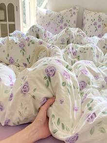 3件套紫色和粉色花卉图案床上用品，包括1件皇后尺寸被套、1件柔软荷叶边被套、2个枕套（不含填充物） - 淡紫色 - 查看 5