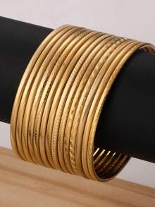 Brazalete de acero inoxidable chapado en oro de 18K con textura vintage y diseño de múltiples capas - Diseño de tono dorado lujoso adecuado para uso diario, fiestas y vestimenta formal - Dorado - Ver 1