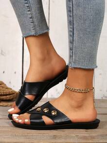 Sandal nữ da PU màu đen tối giản mới năm 2026 với quai chéo đính đinh tán vàng, giày bệt xỏ chân tiện dụng cho công sở và du lịch. - màu đen - Xem 3