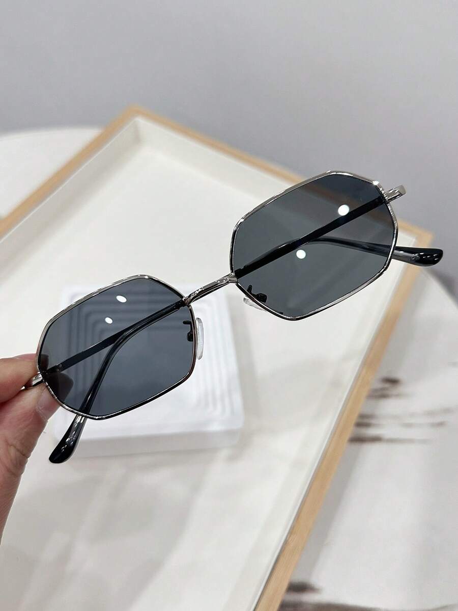 1pc Women's Casual Retro Square Black Small Frame Fashion Glasses, Suitable For Daily Wear And Street Photography