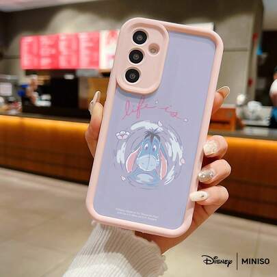Miniso حافظة هاتف TPU البنفسجية "الحياة هي" لشخصية الحمار من ديزني ميني سو، متوافقة مع سلسلة ويني الدب، متوافقة مع هواتف سامسونج S26 Ultra/S26 Edge/S26 Plus/S26/S25 Ultra/S25 Plus/S25/S25FE/S25Edge/S24Ultra/S24Plus/S24/S24FE/S23FE/S23Ultra/S23Plus/S23/S22Ultra/S22Plus/S22/S21Ultra/S21Plus/S21/A15/A16/A17/A23/A24/A25/A26/A33/A34/A35/A36/A52/A53/A54/A55/A56/A71/A72/A73، هدية عيد الميلاد