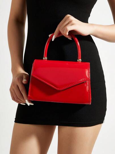 REMANLAND Chiếc túi xách kiểu phong bì màu đỏ bóng bẩy và sang trọng này được làm từ chất liệu PU cao cấp, với đường may trang trí trên nắp phong bì và quai xách được thiết kế tinh tế. Rất phù hợp cho các buổi dạ tiệc và hẹn hò, chiếc túi xách tinh tế này cũng là một lựa chọn quà tặng tuyệt vời.