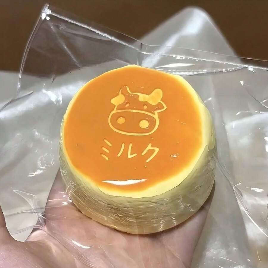 焦糖牛奶布丁造型慢回弹硅胶捏捏乐,手工硅胶材质,可缓解压力,是桌面装饰和送礼的理想之选——完美礼物、生日礼物、理想礼物、惊喜礼物、节日礼物、季节性礼物、万圣节礼物、圣诞节礼物、游戏爱好者的精致礼物、复活节礼物 - 彩色 - 查看 1