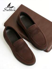 Salkin 设计师款男士休闲乐福鞋，纯色仿麂皮绒面革，柔软舒适，防滑耐磨，适合休闲、商务、派对、婚礼等多种场合，春夏秋季均可穿着，尺码齐全。注意：尺码偏小，建议选购大一码。 - 咖啡棕 - 查看 4
