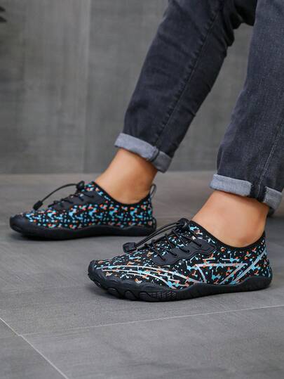 Giày đi biển nam họa tiết chấm bi hình học, in nhuộm tie-dye, nhanh khô, chống trượt, kiểu giày thể thao đi chân trần, thích hợp cho bãi biển, leo núi, chèo thuyền kayak, lặn biển và các hoạt động ngoài trời mùa hè.