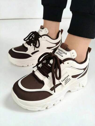 Giày thể thao đế dày kiểu dáng mới năm 2026 dành cho nữ dáng người nhỏ nhắn, màu trắng, giày casual đa năng, thích hợp cho mùa xuân.