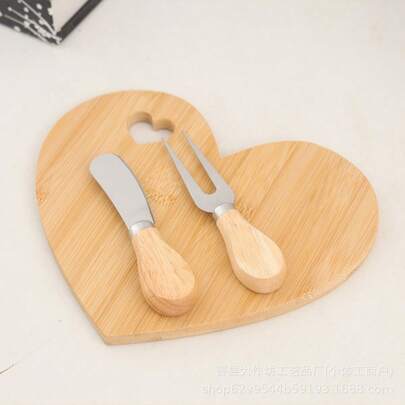 1 Thớt gỗ keo hình trái tim - Dùng để đựng thực phẩm - Có khoét hình trái tim | Quà tặng Ngày Valentine (cho nữ), Trang trí nhà bếp Lễ Tạ ơn/Lễ Phục sinh & Khay đựng bánh mì/phô mai, Thớt gỗ keo hình trái tim Patelai, Quà tặng Ngày Valentine, Khay đựng bánh mì phô mai, Khay đựng đồ ăn nhẹ cho thịt, phô mai và rau củ, Quà tặng cho phụ nữ (Kiểu khoét hình trái tim)