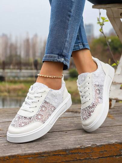 Nieuwe modieuze casual sportschoenen voor dames, lichtgewicht, ademende, veelzijdige platte sneakers van mesh voor de zomer, geschikt voor studenten, buitenactiviteiten en dagelijks gebruik.