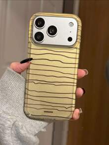 Ốp lưng điện thoại màu đen thanh lịch, cong, chữ tiếng Anh, họa tiết sọc, tương thích với iPhone 17 Pro Max, 17 inch, 16 Pro, ốp bảo vệ cho iPhone 14, 16, 15 (phiên bản đôi), 13 inch, siêu phong cách. - Màu vàng - Xem 2