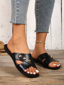 Sandal nữ da PU màu đen tối giản mới năm 2026 với quai chéo đính đinh tán vàng, giày bệt xỏ chân tiện dụng cho công sở và du lịch. - màu đen - Xem 5