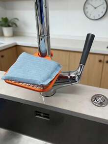 1 pieza Rejilla multifuncional de plástico para el fregadero, se ajusta a grifos de 28 mm de diámetro. Puede sostener esponjas, cepillos de platos y paños. Fácil de limpiar, un accesorio de cocina práctico. - Multicolor - Ver 2