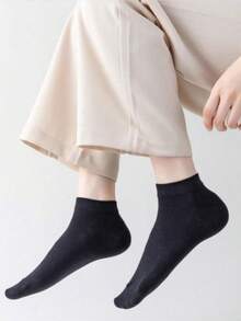 7 Pairs Unisex Solid Color Cotton Minimalist Versatile Plus Size Fashion Short Socks, Spring/Autumn - Black - View 2