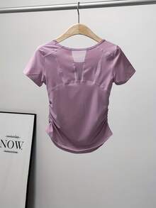 Fashionable 2-Piece Women's Yoga Sports Set, Casual Women's Yoga T-Shirt With Short Sleeves, Waist-Cinching, Ruched, Breathable Short Sleeves, High-Waisted, Butt-Lifting Yoga Sports Shorts, Anti-Exposure Design, With Pockets, Suitable For Running, Yoga, Tennis, Workouts, Cycling, Casual Outings, Evening Dates, And As A Gift For Independence Day, Labor Day, Halloween,  & Fall/Winter - Hồng + Tím hồng - Xem 3