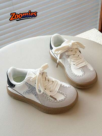 Giày thể thao thường ngày mới năm 2026 dành cho trẻ em, nhẹ và giảm sốc. Phần trên thoáng khí giữ cho bàn chân luôn khô ráo. Đế ngoài chống trượt thích hợp cho chạy bộ và vui chơi. Phù hợp cho đi học và mặc hàng ngày.
