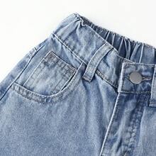 Disney's Adorable Stitch, Made Especially For Girls, Effortlessly Creating A Cute, Stylish, And Casual Look! The Classic Washed Blue Denim Fabric Is Comfortable To The Touch. The High-Waisted Elastic Waistband With Faux Metal Buttons Makes Them Easy To Put On And Take Off. The Straight-Leg Cut Perfectly Flatters The Legs. Suitable For Everyday Wear, School Days, Weekend Outings, Back-To-School Season, Holidays, And Many Other Occasions. - màu xanh nhạt - Xem 5