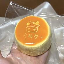 焦糖牛奶布丁造型慢回弹硅胶捏捏乐，手工硅胶材质，可缓解压力，是桌面装饰和送礼的理想之选——完美礼物、生日礼物、理想礼物、惊喜礼物、节日礼物、季节性礼物、万圣节礼物、圣诞节礼物、游戏爱好者的精致礼物、复活节礼物 - 彩色 - 查看 3
