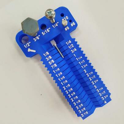 螺丝测量工具 - 公制和英制版本。可测量 6 号至 1/2 英寸（约 1.59 - 12.7 毫米）的螺丝，长度从 1/8 英寸到 4 英寸（约 3.18 - 101.6 毫米）。