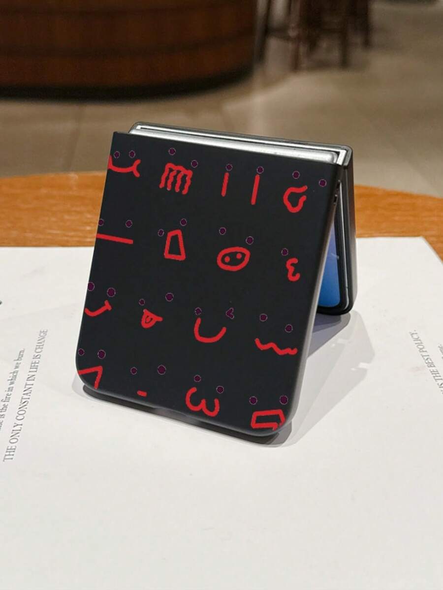 1 chiếc ốp lưng điện thoại gập thời trang và đơn giản, chất liệu PC mềm mại, họa tiết dễ thương và vui nhộn, có thể bảo vệ và chống rơi vỡ. Dành cho: Samsung Galaxy Zflip 3/Zflip 4/Zflip 5/Zflip 6/Zflip 7/ Find N3 Flip/ Razr 50 Ultra/ Razr 60 Ultra/ Razr 60/ Razr 50/XiaomiMIX Flip/Galaxy Z Flip7 FE - màu đen - Xem 1