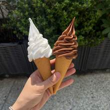 1个逼真冰淇淋甜筒模型，手工制作，栩栩如生，高品质仿真食品玩具，甜品店道具，派对装饰，可爱卡通礼物，PVC材质，草莓、芒果、巧克力、抹茶冰淇淋摄影道具 - 彩色 - 查看 6