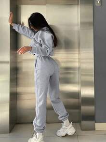 Oversized Crew Neck Sweatshirt And Jogger Pants Set For Women, Small Letter Print Casual 2-Piece Loungewear With Side Pockets For Street Style Outfits,Women's Sports Suit,Sportswear,2 Piece Sets Woman,Two Piece Set Women,Gym Clothes Women,Workout Tops,Fitness Top,Summer Outfits For Women,Summer Clothes,Beachwear,Vacation Outfits Women,Vacation Essentials - 灰色 - 查看 2
