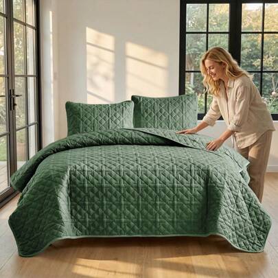 3 قطع طقم بطانية سرير مبطن، تنورة سرير مبطنة ناعمة وصديقة للبشرة، لحاف تكييف هواء بسيط، لحاف صيفي، تنورة سرير مضادة للانزلاق سميكة بسيطة، مفروشات غرفة نوم/سكن جامعي، ملاءة سرير قابلة للغسل في الغسالة، تنورة سرير سميكة لجميع المواسم مع كيس وسادة، بطانية مبطنة لديكور غرفة النوم