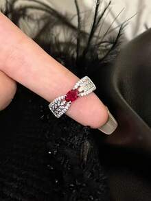 1. Bộ nhẫn đồng sáng bóng kiểu cổ điển, đính đá Zirconia tổng hợp, kiểu dáng thanh lịch và sang trọng. - Nhẫn hở phong cách cung điện - Xem 1