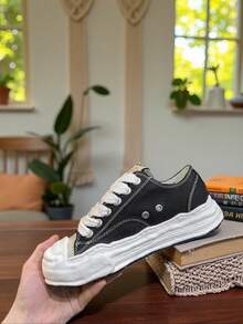 MMY经典防滑耐磨轻便低帮板鞋，男女皆宜，校园情侣款，黑白配色，适合学生、送礼、节日、校园穿着。 - 彩色 - 查看 4