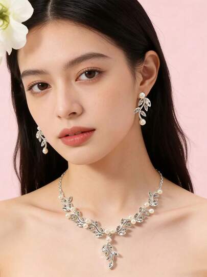 一套项链和耳环首饰，时尚配饰，适合婚礼、日常佩戴、节日和聚会