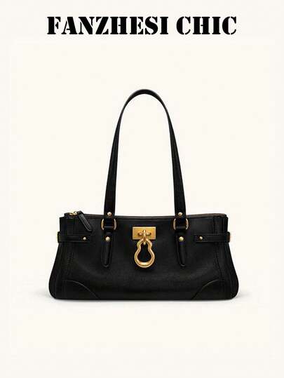 Chiếc túi xách đeo vai màu đen mới này nổi bật với chi tiết khóa kim loại bắt mắt, tạo nên một phụ kiện đa năng và thu hút. Thiết kế khóa kéo dung tích lớn kết hợp giữa phong cách và tính thực dụng, lý tưởng cho việc đi lại hàng ngày và mua sắm, du lịch, và nhiều hoạt động khác.