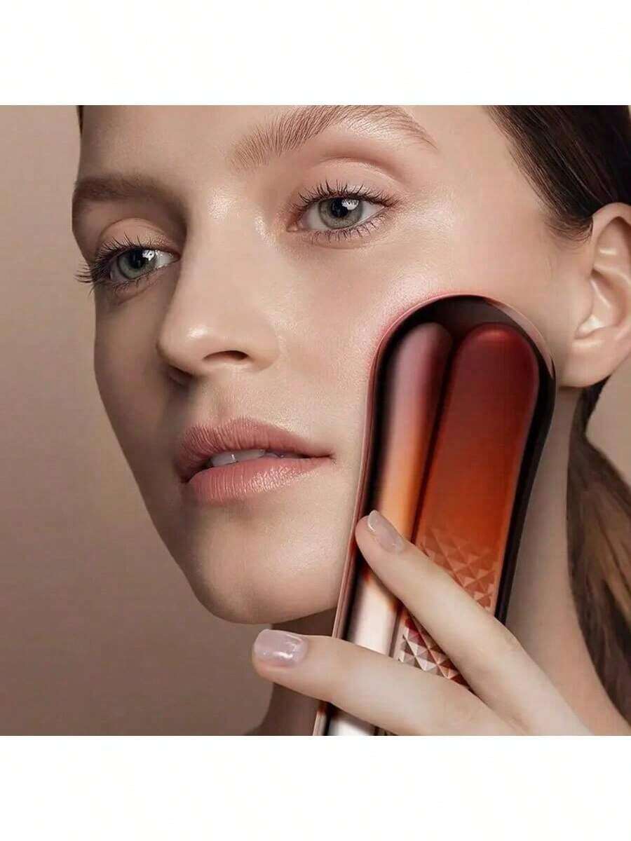 三合一抗衰老仪——结合射频紧肤、微电流和红光疗法，有效减少皱纹，提拉紧致肌肤。