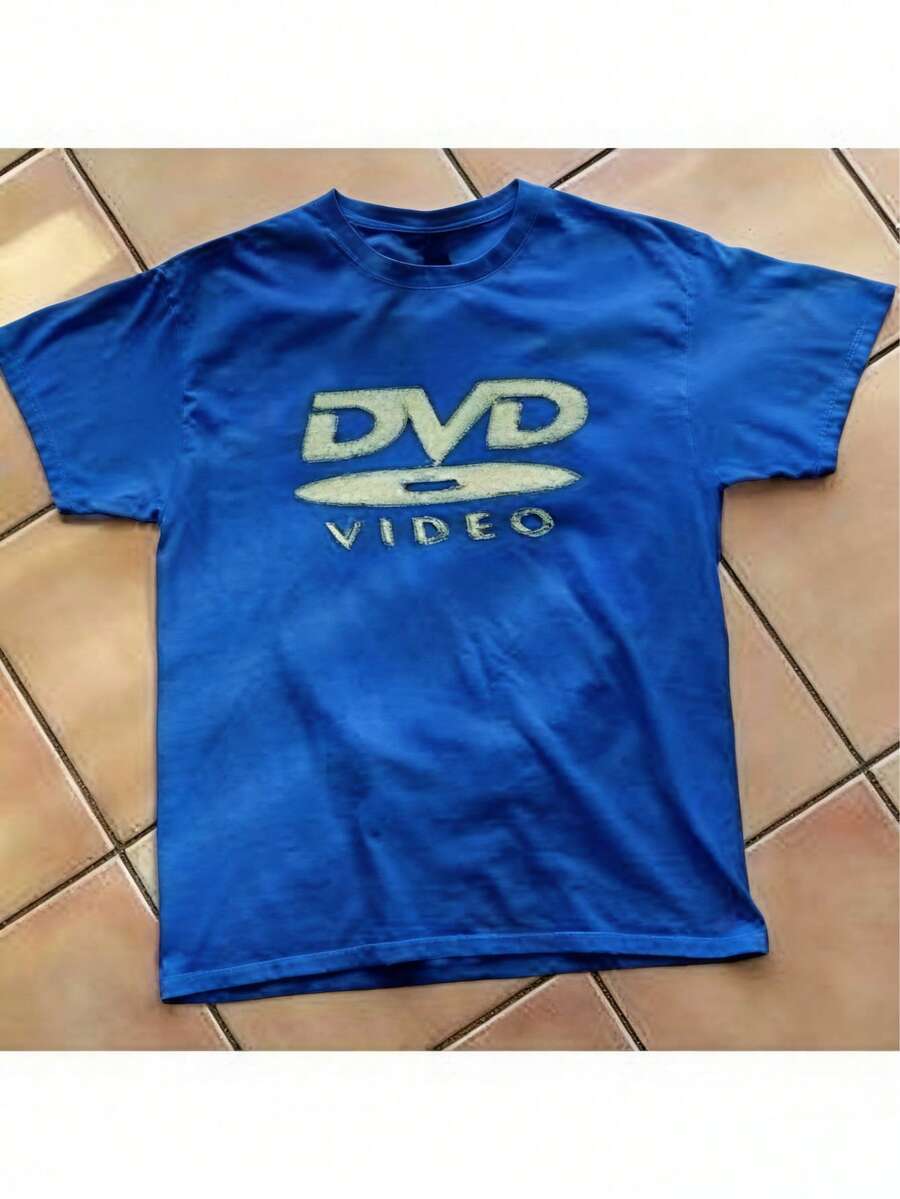 [100% Cotton] DVD Video Nostalgic Green Logo Vintage Gaming Print T-Shirt 2000s Aesthetic Retro Summer Shirt - Unisex Women & Men's Campus Daily Wear - 寶藍色A - 查看 1