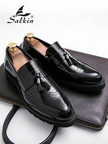 Salkin Giày lười nam thiết kế cao cấp, kiểu Anh, mềm mại và thoải mái, mũi tròn, giày da trang trọng thanh lịch, da bóng, đế dày chống trơn trượt, phù hợp cho các dịp thường ngày, hẹn hò, dự tiệc, đám cưới, quà tặng lý tưởng, mùa xuân/hè/thu. Kích thước nhỏ hơn so với bình thường, vui lòng đặt lớn hơn một size. - màu đen - Xem 5