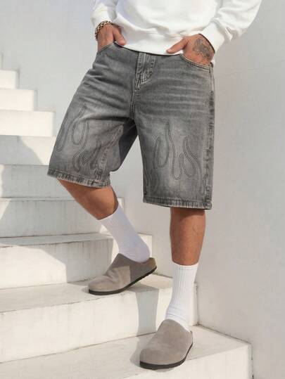 男士复古宽松直筒牛仔短裤，深色水洗，饰有水钻火焰图案，夏季休闲街头风短裤