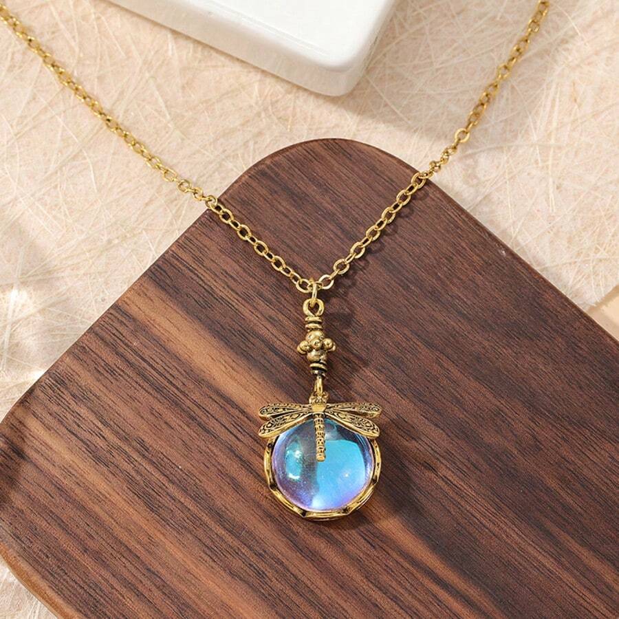 Vintage Elegant Dragonfly Carved Round Pendant, Handmade Insect Element Accessory For Women, Suitable For Travel, Holiday, Birthday Gift For Friends And Colleagues - Gold - View 1