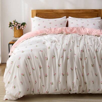Bộ ga trải giường 2/3 món họa tiết hoa, nơ, sọc và caro, gồm 1 ga trải giường và 1/2 vỏ gối, chất liệu mềm mại, thoáng khí, có thể giặt máy, phù hợp với giường đôi, giường cỡ Queen và King.