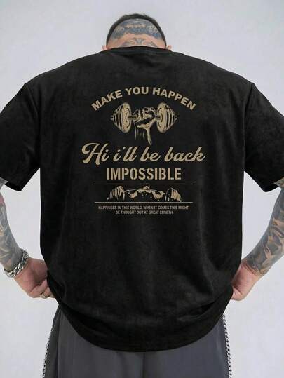 1 chiếc áo thun nam cổ tròn màu đen, chất liệu giả da lộn dày dặn, thân thiện với da, in chữ hình quả tạ, kiểu dáng thể thao năng động, dáng rộng thoải mái, có thể giặt máy, phù hợp mặc hàng ngày, tập luyện, đến phòng gym.