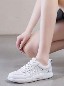 Zapatillas de cuero blancas huecas de moda - Ligeras, antideslizantes, zapatos casuales adecuados para el estilo callejero y el paseo diario - Blanco - Ver 5