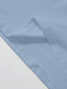 Áo thun nữ in họa tiết Caroline - Họa tiết mèo mắt xanh, dáng regular fit, có thể giặt máy, chất liệu phù hợp mọi mùa, phong cách thường ngày mùa hè. - Màu xanh bụi bặm - Xem 5